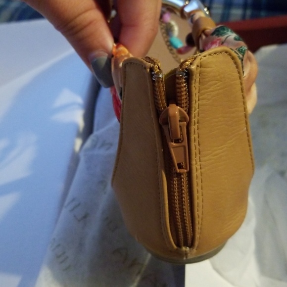 Sandals - Picture 4 of 5